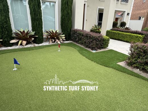 Synthetic putting green installation