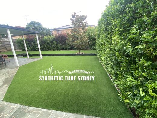 Level rear lawn with hedge screen, laid in Collaroy 40mm synthetic turf