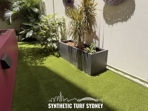 Lawn to a rendered wall with planters, laid in Collaroy 40mm synthetic turf