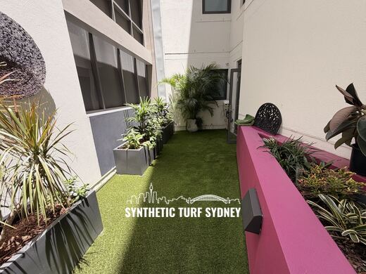Lawn to a rendered wall with planters, laid in Collaroy 40mm synthetic turf