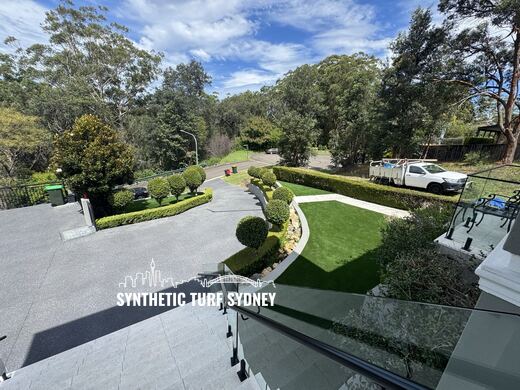 Manicured lawn and clipped hedges, laid in Collaroy 40mm synthetic turf