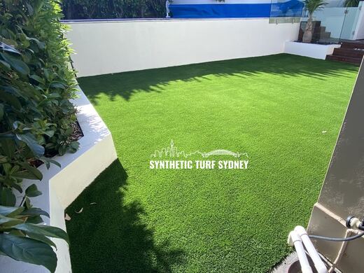 Lawn terrace above a pool, laid in Collaroy 40mm synthetic turf