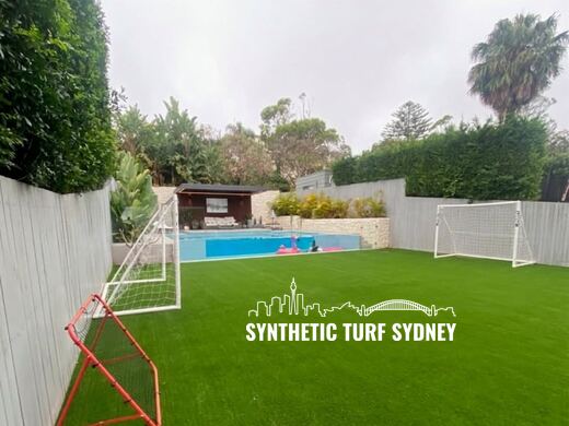 Stepping pads along a narrow side lawn, laid in Collaroy 40mm synthetic turf