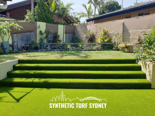 Turf clad steps up to a lawn, laid in Collaroy 40mm synthetic turf