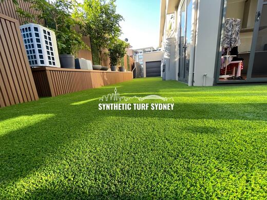 Lawn to a timber screen wall, laid in Collaroy 40mm synthetic turf