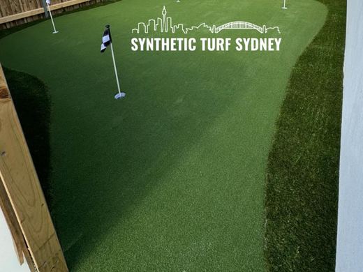 Synthetic putting green installation