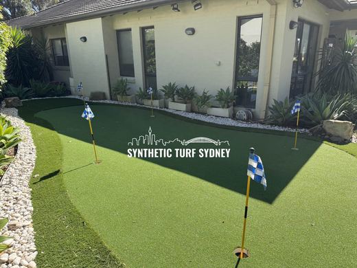 Synthetic putting green installation