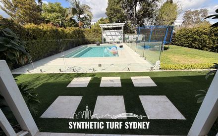 Stepping stones to pool, laid in Collaroy 40mm synthetic turf