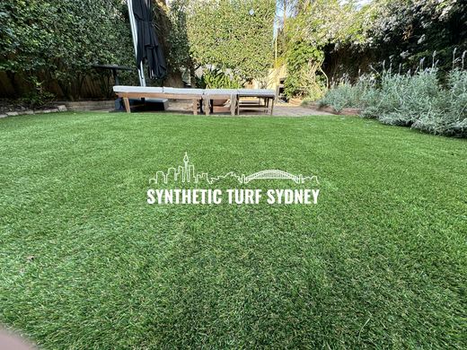 Wide lawn to a hedged boundary, laid in Collaroy 40mm synthetic turf