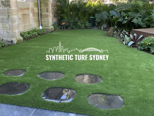 Round stepping pads set into lawn, laid in Collaroy 40mm synthetic turf