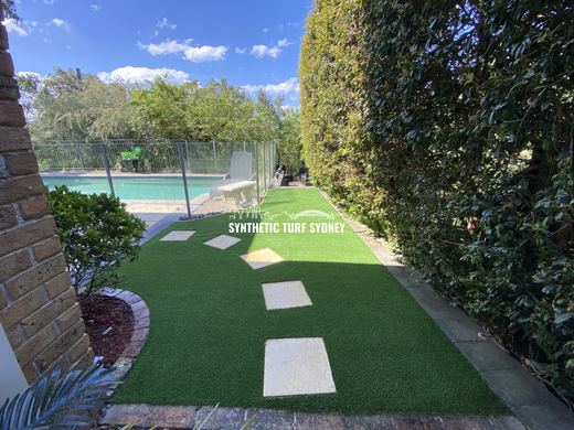 Stepping pads on a poolside lawn, laid in Collaroy 40mm synthetic turf